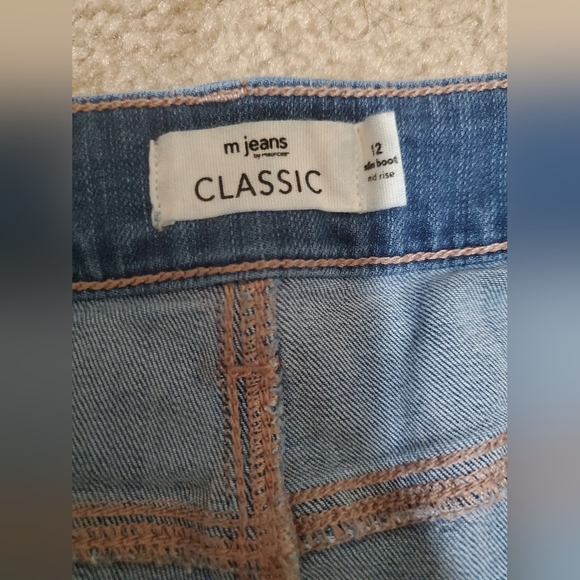 Light Blue Classic m jeans - Picture 2 of 8
